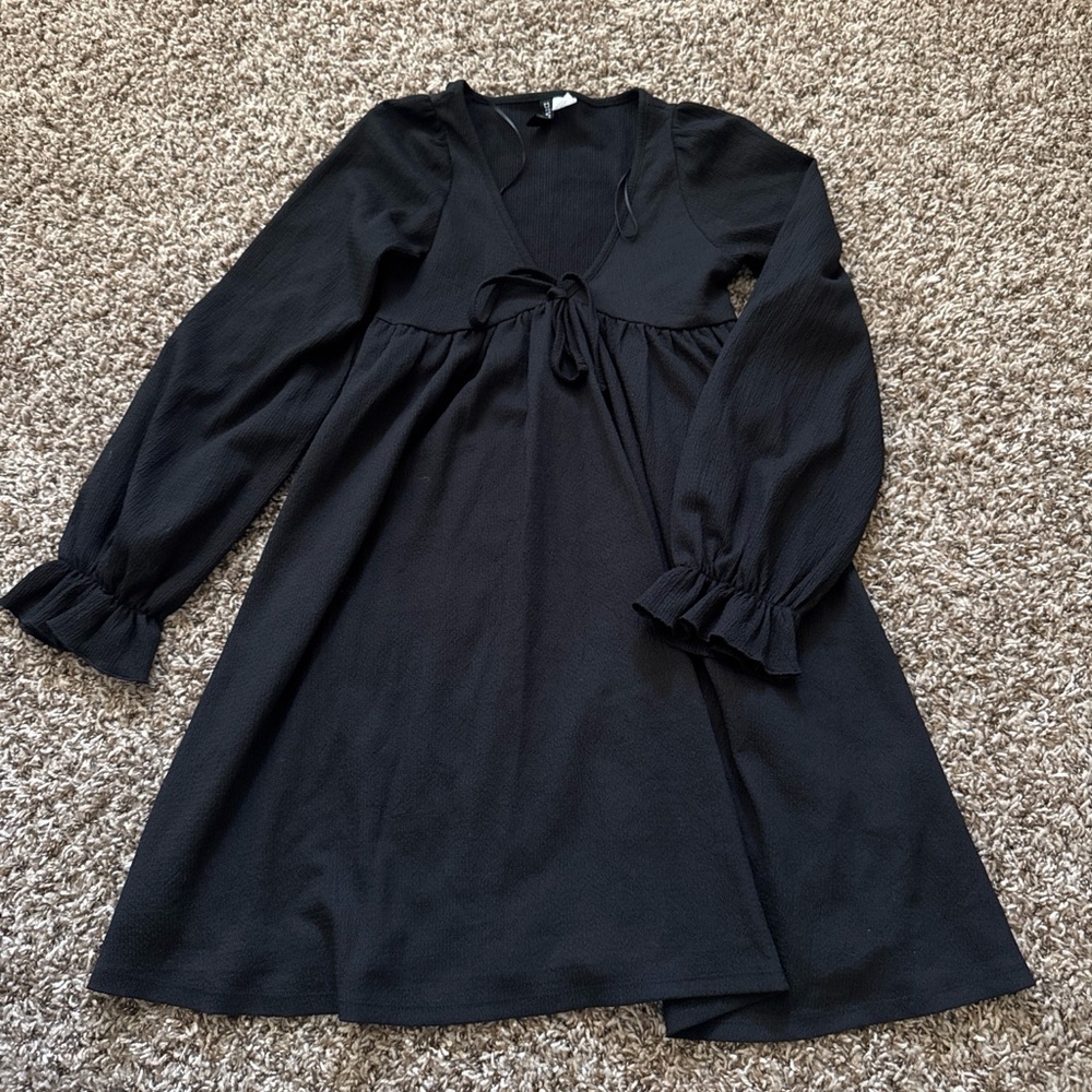 H&M Divided Black Knit Top